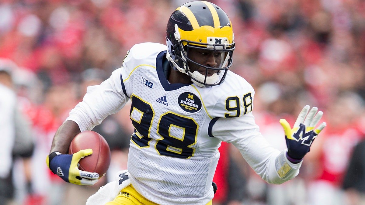 Devin Gardner stiff arms a defender