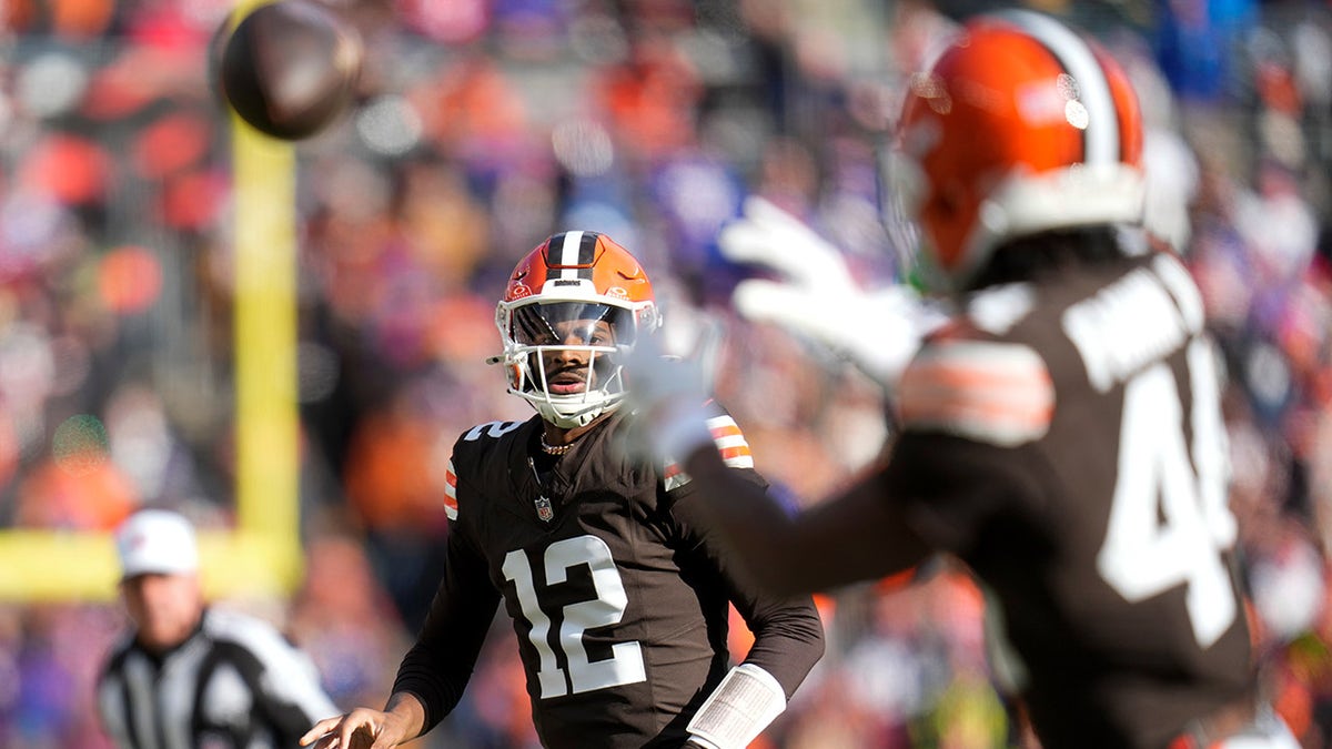 Shedeur Sanders finds Harold Fannin Jr.