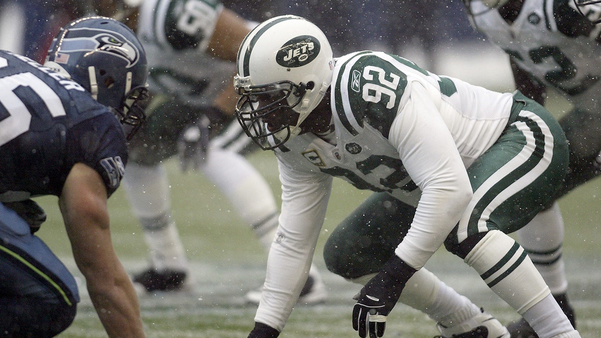 Shaun Ellis goes up against the Seahawks