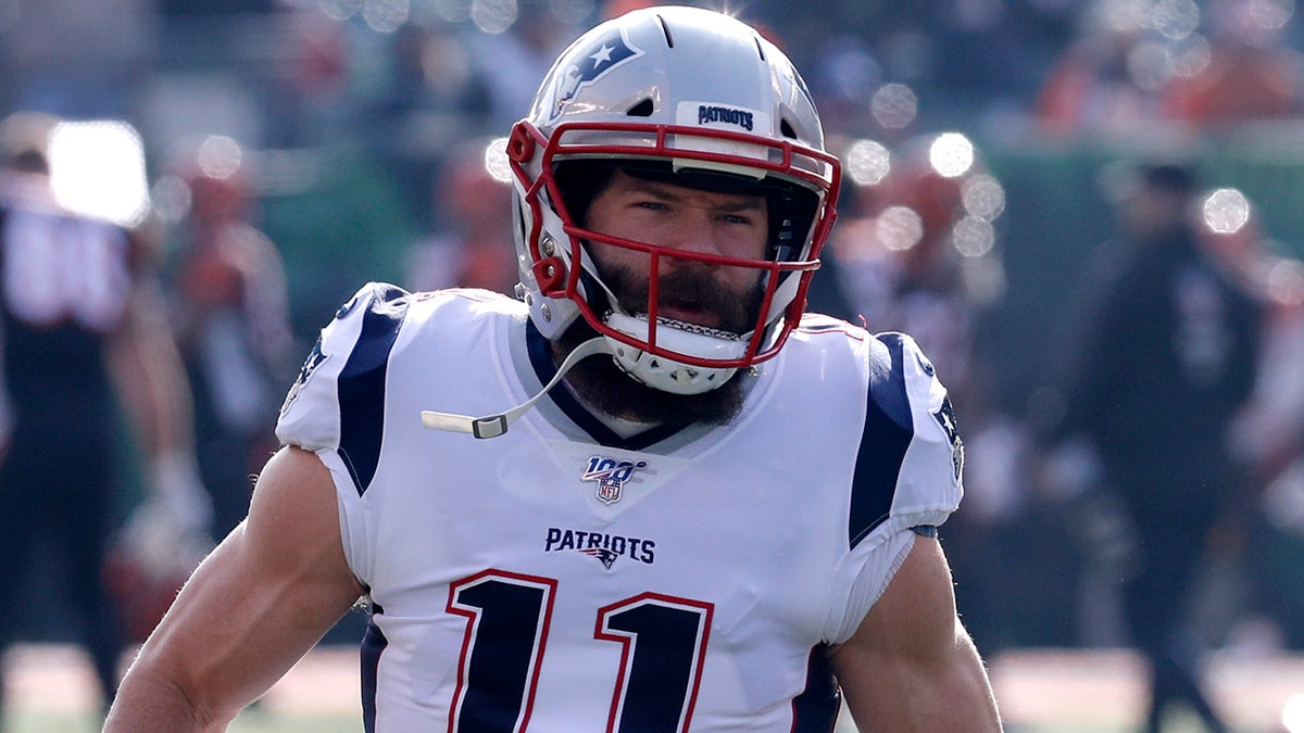 Julian Edelman on the field vs Bengals