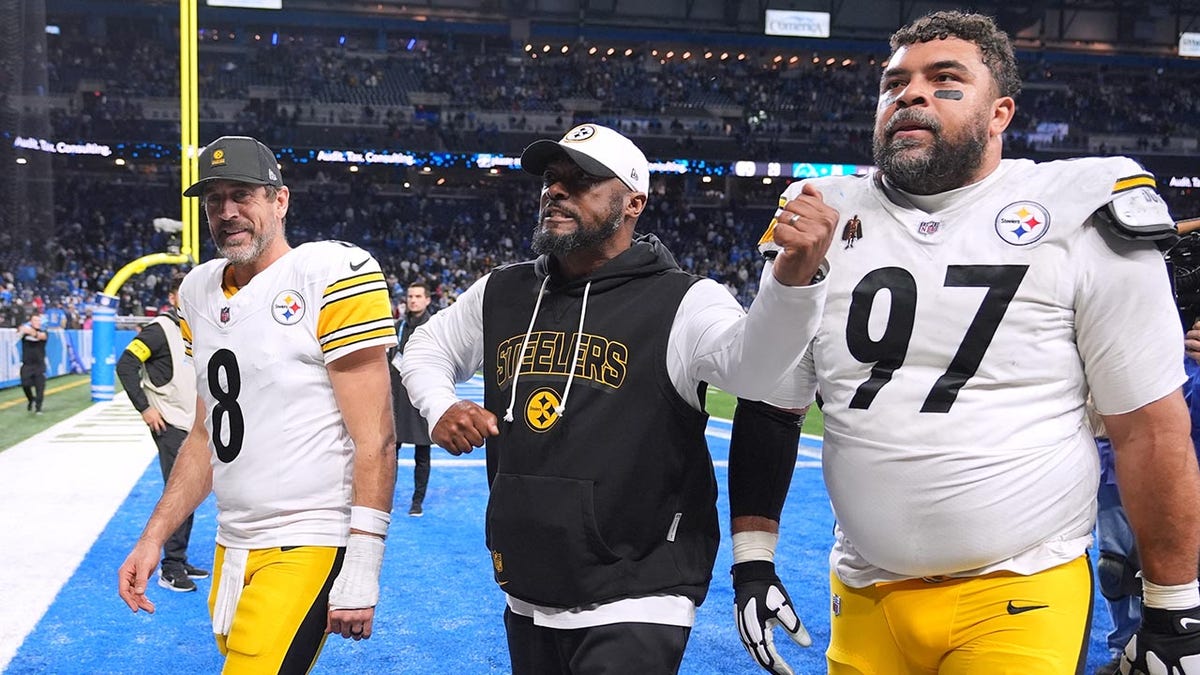 Steelers players walk off the field with Mike Tomlin