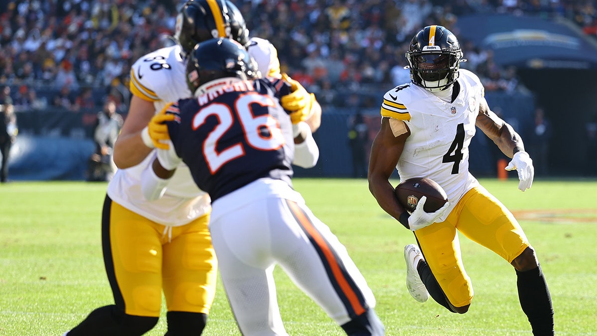 DK Metcalf running into the defense