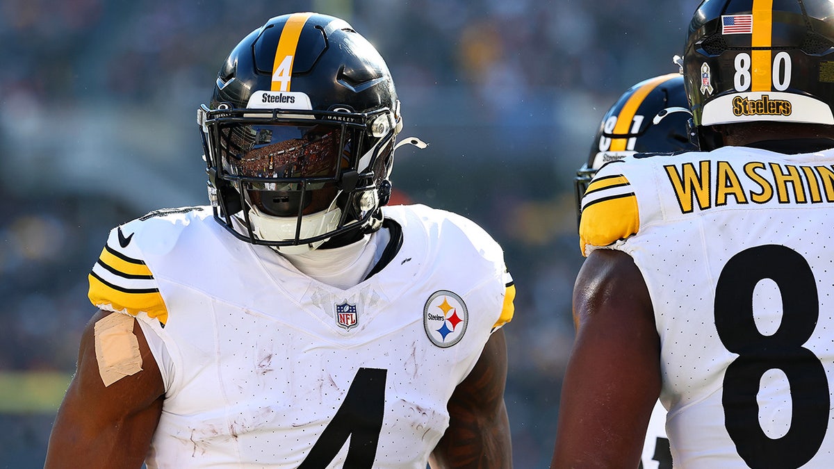 DK Metcalf goes up against the Bears