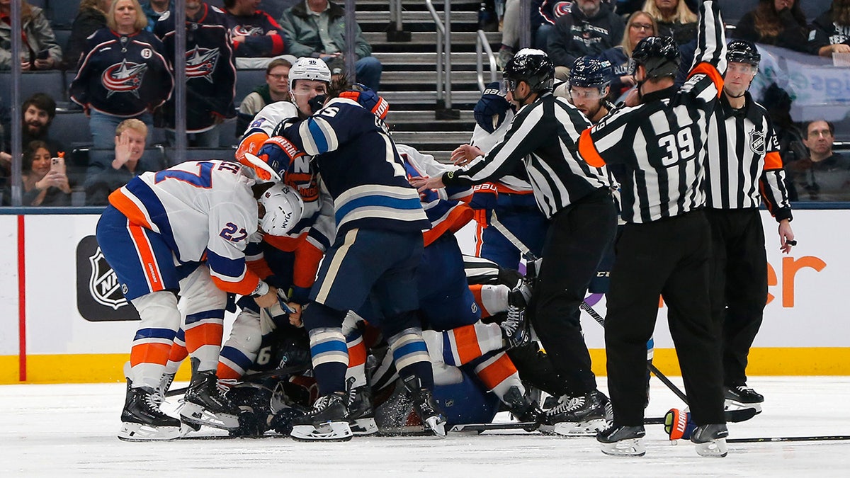 Scrum breaks out during the Islanders-Blue Jackets game