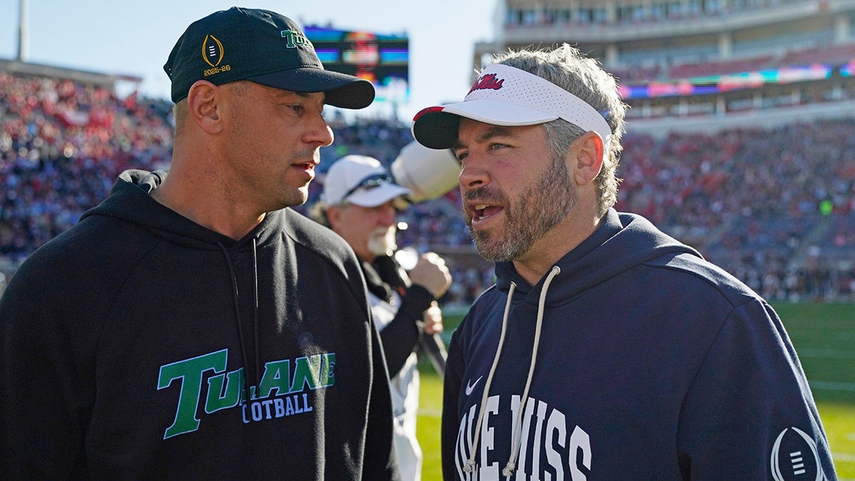 Pete Golding meets with Jon Sumrall