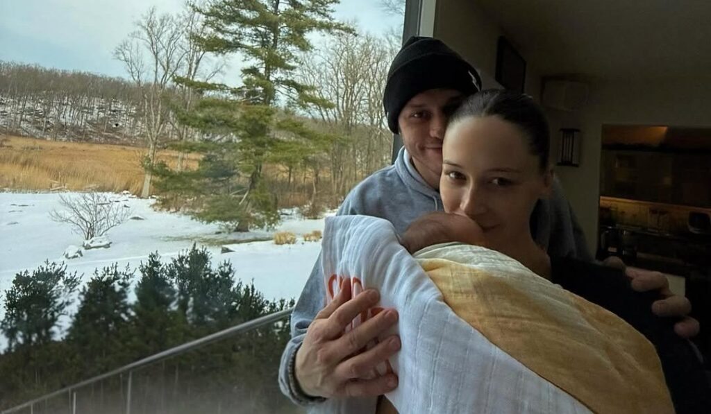 Pete Davidson’s Girlfriend Elsie Hewitt Says She Can’t Stop Crying at Daughter: ‘This Perfect Thing’ Pete Davidson’s Girlfriend Elsie Hewitt Says She Can’t Stop Crying at Daughter: ‘This Perfect Thing’