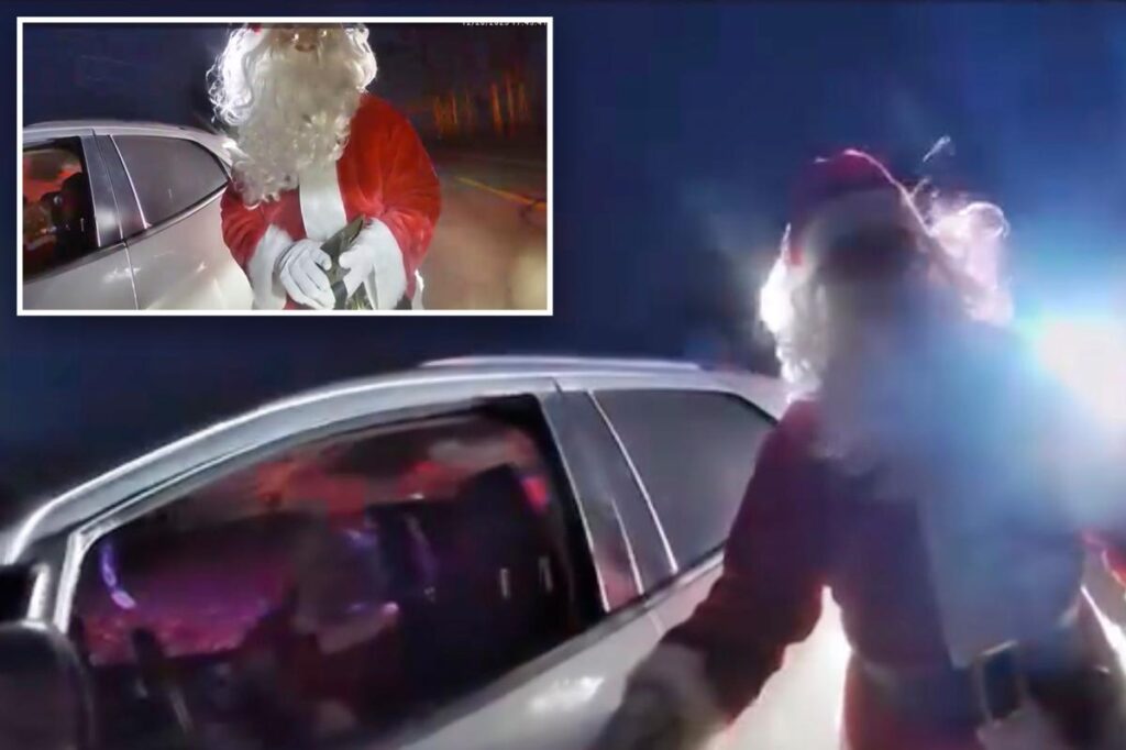 Elderly couple dressed as Santa Claus, Mrs.Claus pulled over for speeding in Ohio: ‘Santa has a CCW?’ Elderly couple dressed as Santa Claus, Mrs.Claus pulled over for speeding in Ohio: ‘Santa has a CCW?’