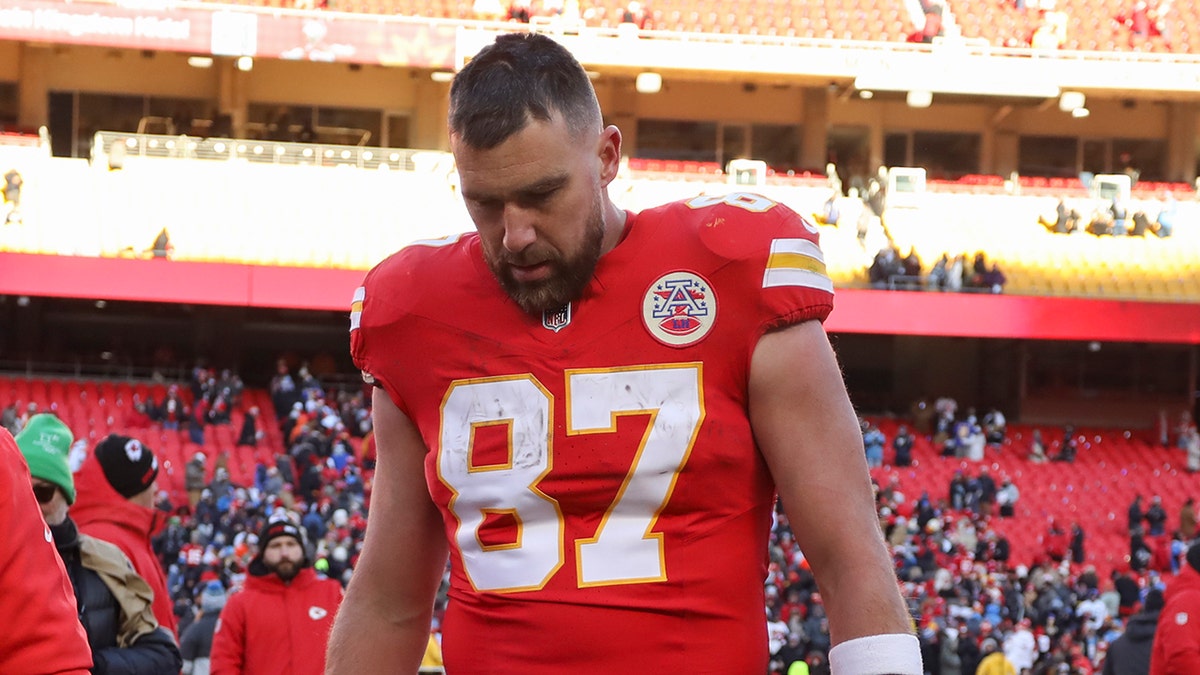 Travis Kelce with head down