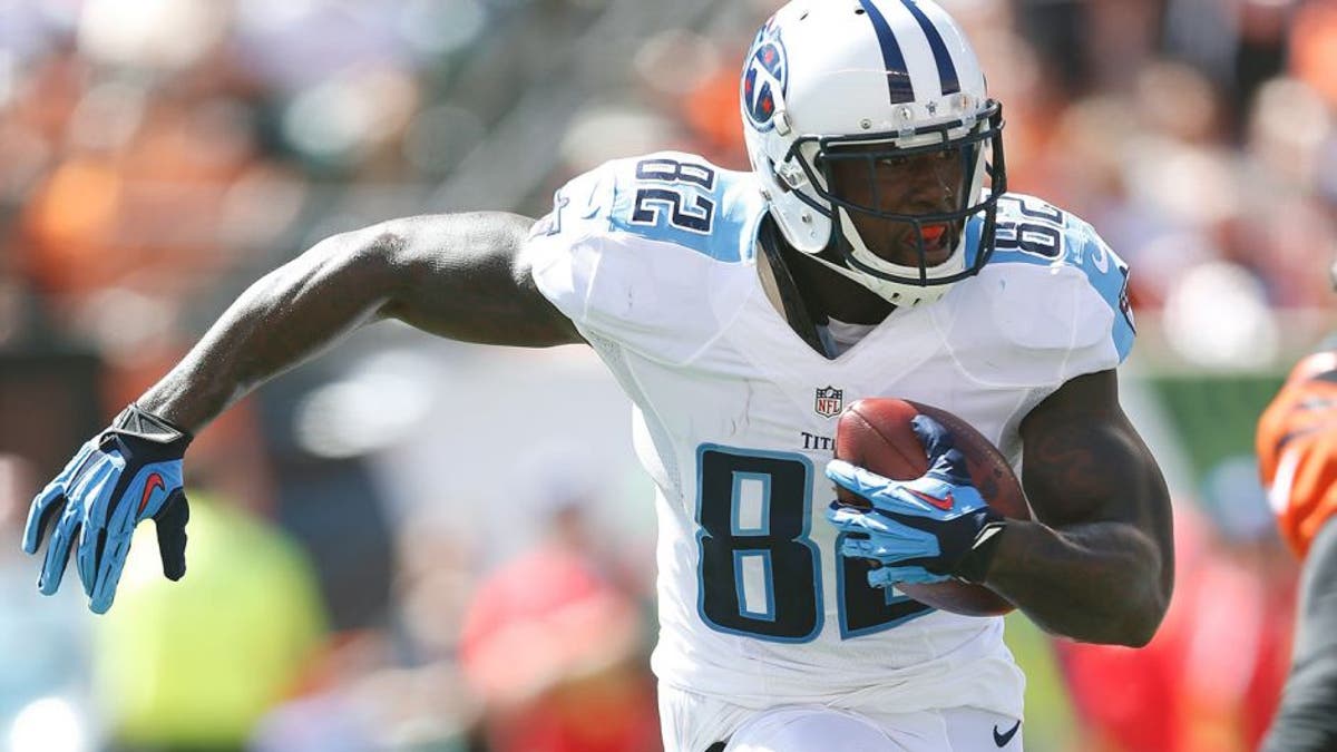 CINCINNATI, OH - SEPTEMBER 21: Delanie Walker #82 of the Tennessee Titans runs after a reception against the Cincinnati Bengals during the game at Paul Brown Stadium on September 21, 2014 in Cincinnati, Ohio. The Bengals defeated the Titans 33-7. (Photo by Joe Robbins/Getty Images) *** Local Caption *** Delanie Walker