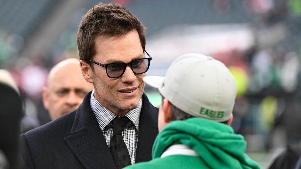 Tom Brady talks Aaron Rodgers’ possible retirement, improving in broadcast booth