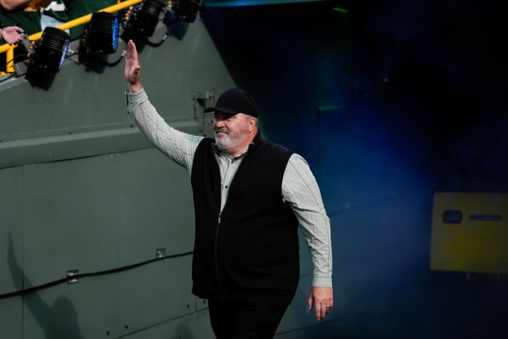 Le’Veon Bell Takes Shot at Steelers Hiring Mike McCarthy as Coach