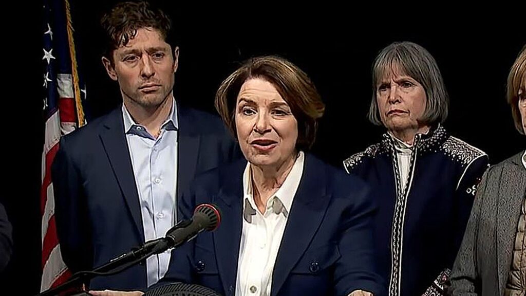 Frey, Klobuchar call for ICE to leave Minneapolis following deadly CBP shooting in city Frey, Klobuchar call for ICE to leave Minneapolis following deadly CBP shooting in city