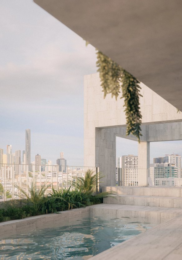 The building will include at least 14 three-bedroom units, a food and drink outlet on the ground floor, office space, and a rooftop recreational area with a 25-metre swimming pool.