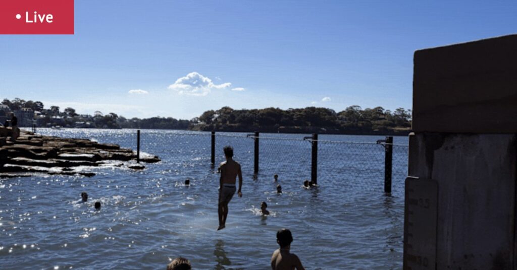 Live updates on heatwave, severe weather warnings, fire across NSW