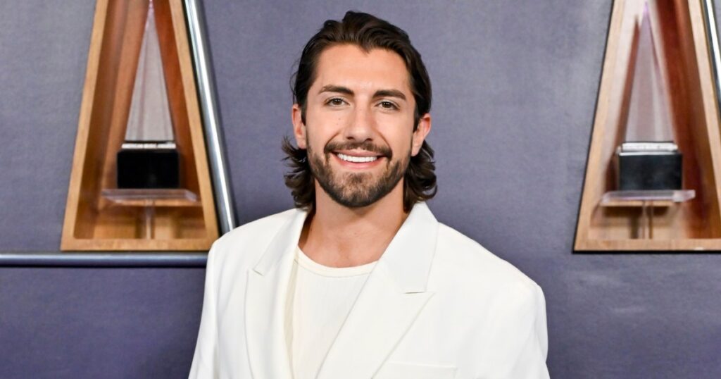 Jason Tartick Says He’s ‘Struggling’ With ‘Social’ Aspect of Dry January, Hates Using ‘Alcohol as a Crutch’