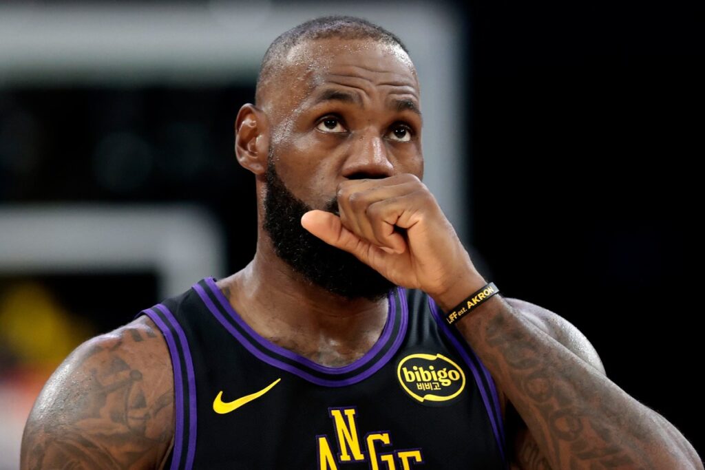 LeBron James Has New Concern to Monitor After Lakers-Hawks