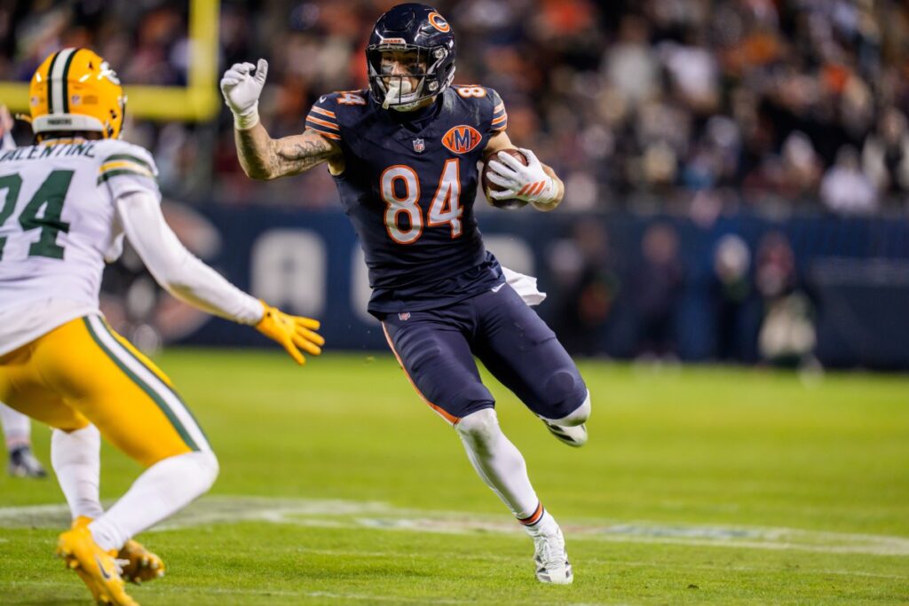 Best Player Prop Bets, ATS Picks For Texans-Patriots, Rams-Bears 📩