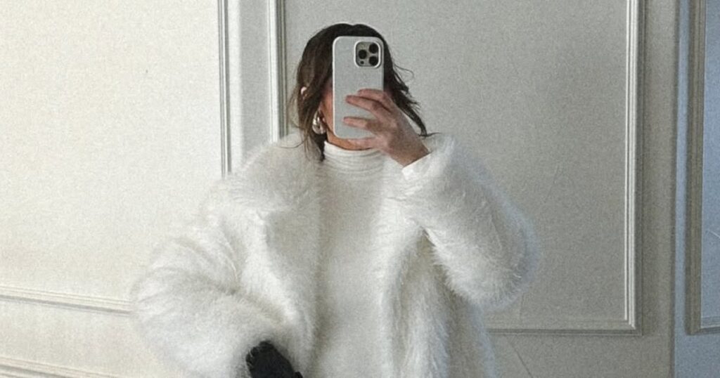 Broncos Quarterback Jarrett Stidham’s Wife Kennedy Wows in Winter-White at 2026 AFC Championship