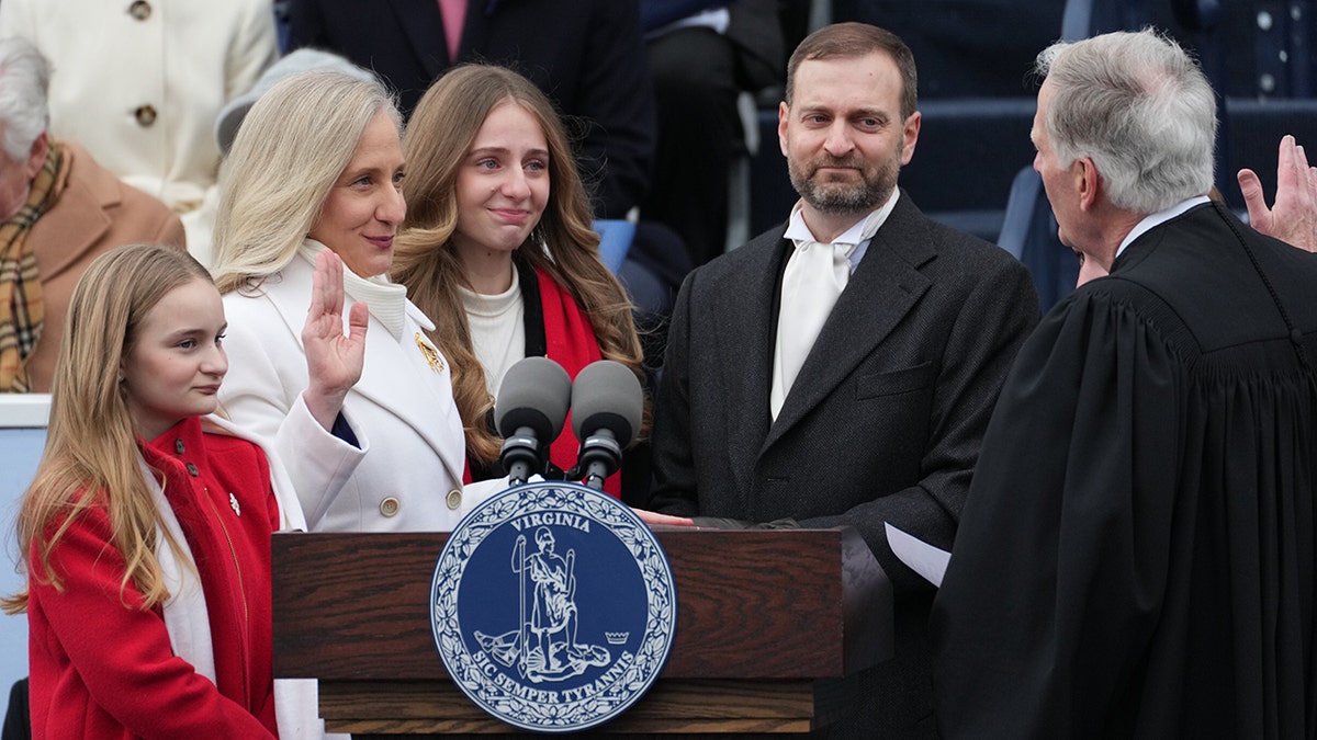 Abigail Spanberger takes the oath for Governor of Virginia
