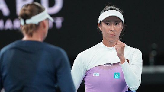 Vera Zvonareva and Ena Shibahara.