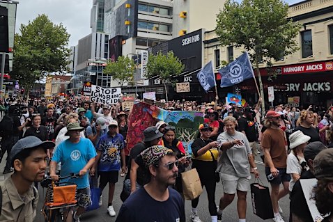 The rally continued, despite the police incident.
