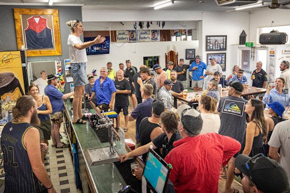 Ouyen residents pack the pub to see if they broke the state heat record. 