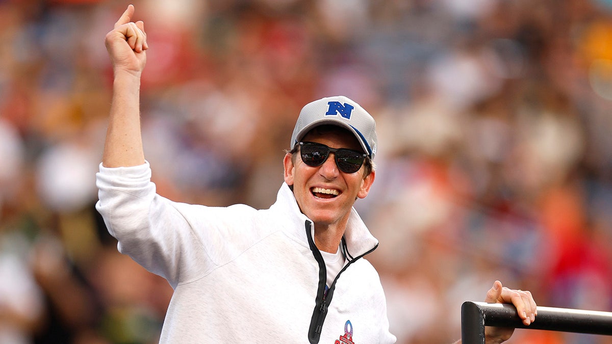 Eli Manning on float