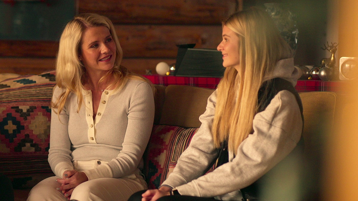 Elizabeth Smart smiling and looking at her sister.