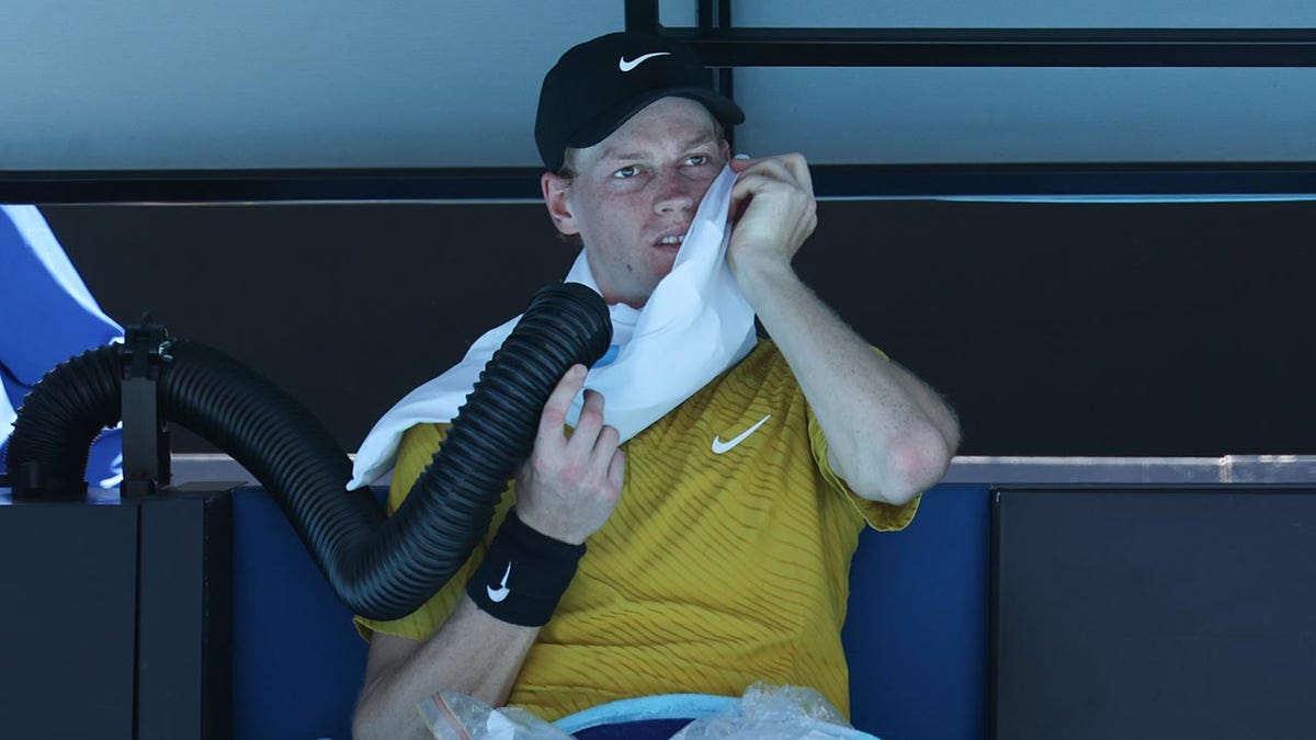 Jannik Sinner cools down