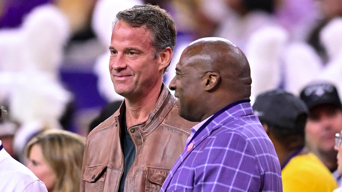 Lane Kiffin talks to Verge Ausberry