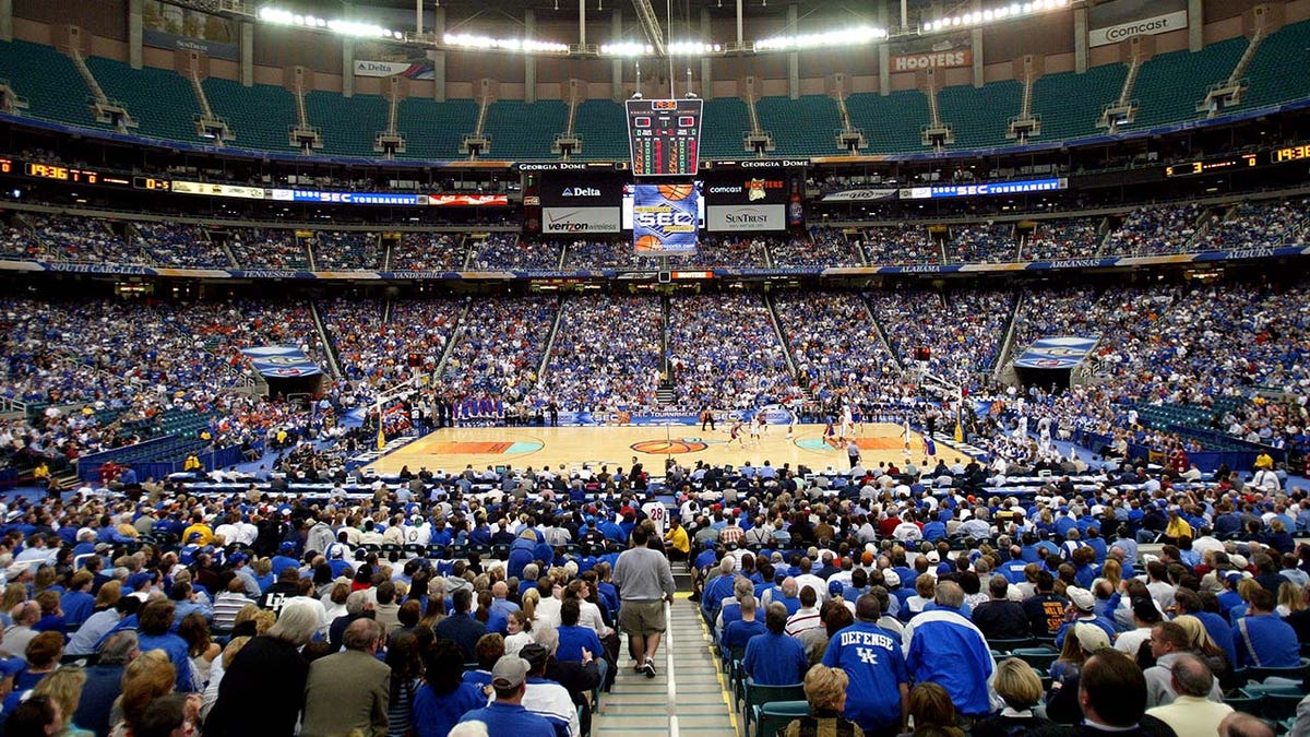 Overview of SEC basketball game
