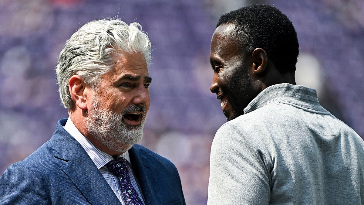 Paul Allen greets Kwesi Adofo-Mensah