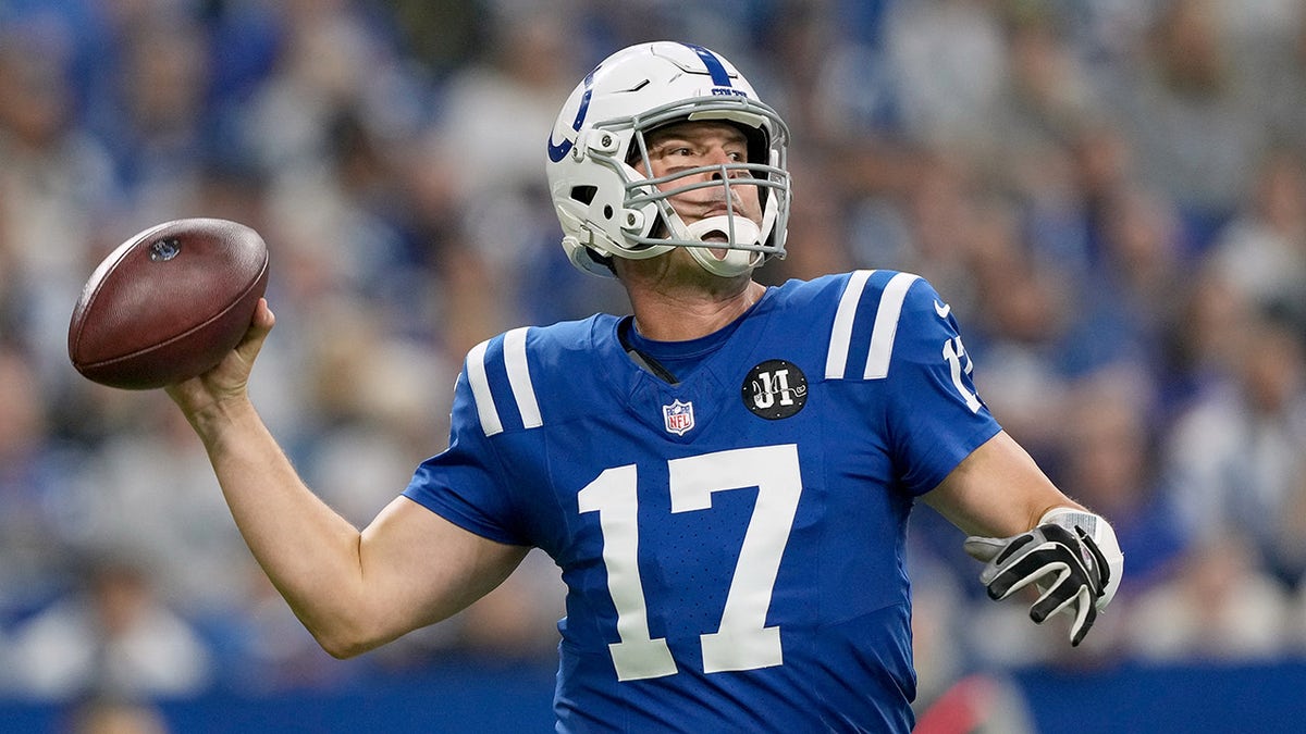 Philip Rivers throws