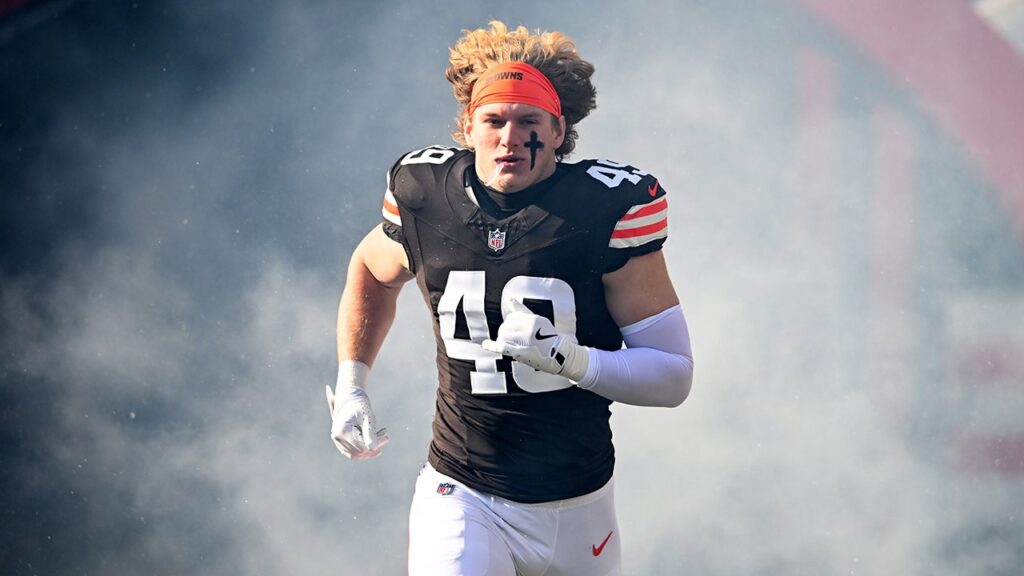 Browns linebacker Carson Schwesinger wins NFL Defensive Rookie of the Year