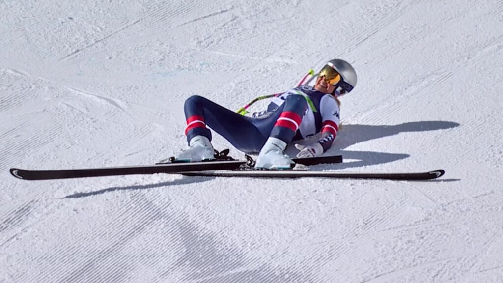 Lindsey Vonn undergoes surgery for leg fracture after hard crash during Olympic run