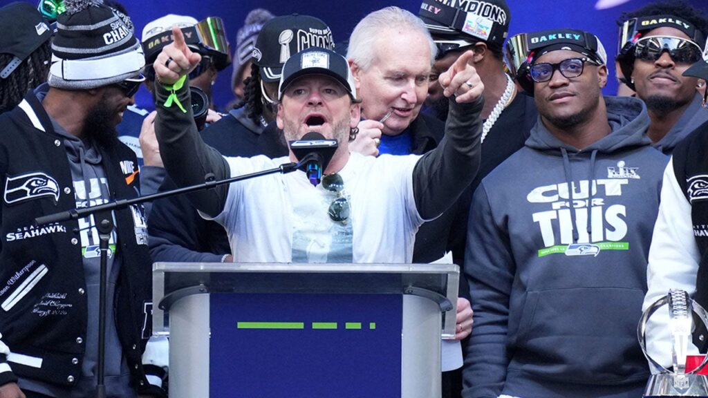 Seahawks GM John Schneider goes viral after awkward Kenneth Walker III contract talk at Super Bowl LX parade