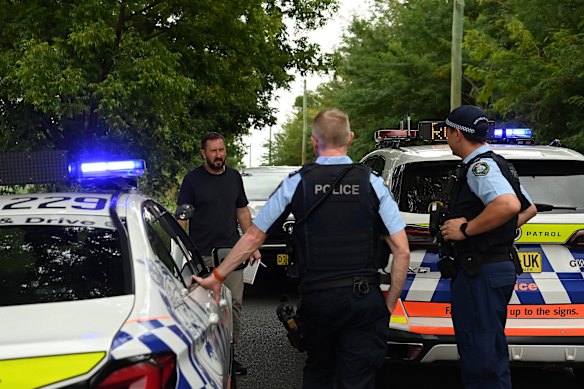 Police have closed the Pitt Town Bottoms Road near the Lynwood Golf Club.