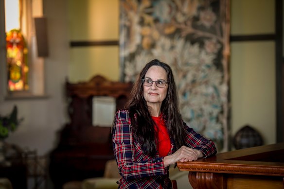 Sharon Kelsey, the first female chief executive of Logan City Council and a former executive director at Victoria’s Independent Broad-based Anti-corruption Commission, pictured at her Adelaide home in 2022.