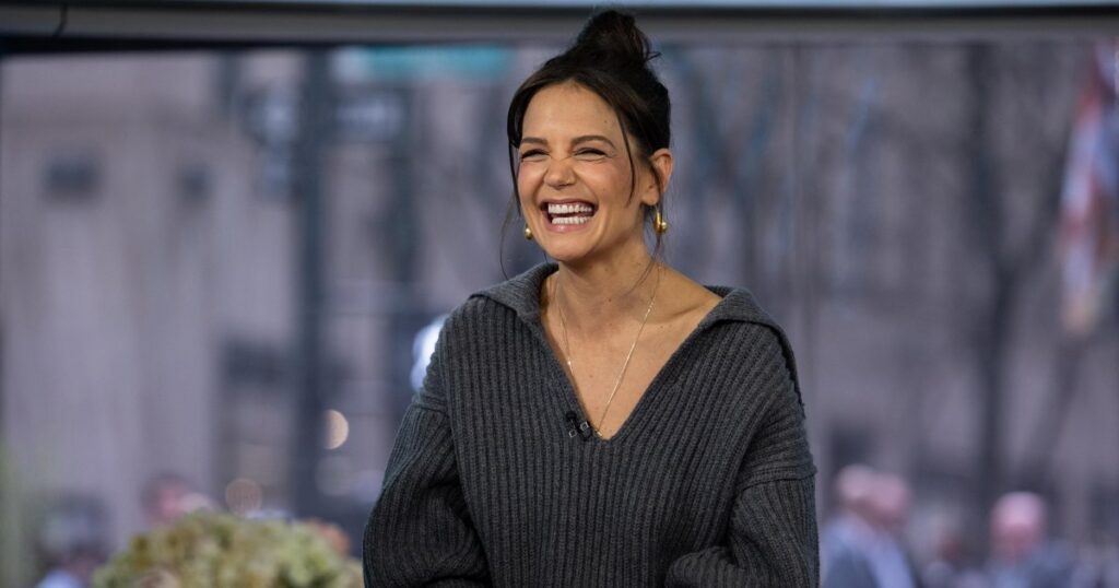 Katie Holmes’ Slouchy Gray Sweater Is the Casual-Chic Uniform of Our Dreams