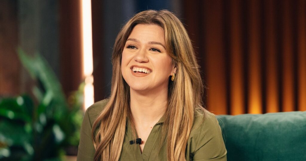 Kelly Clarkson Announces Her Talk Show Will End After 7 Seasons: ‘This Isn’t Goodbye’