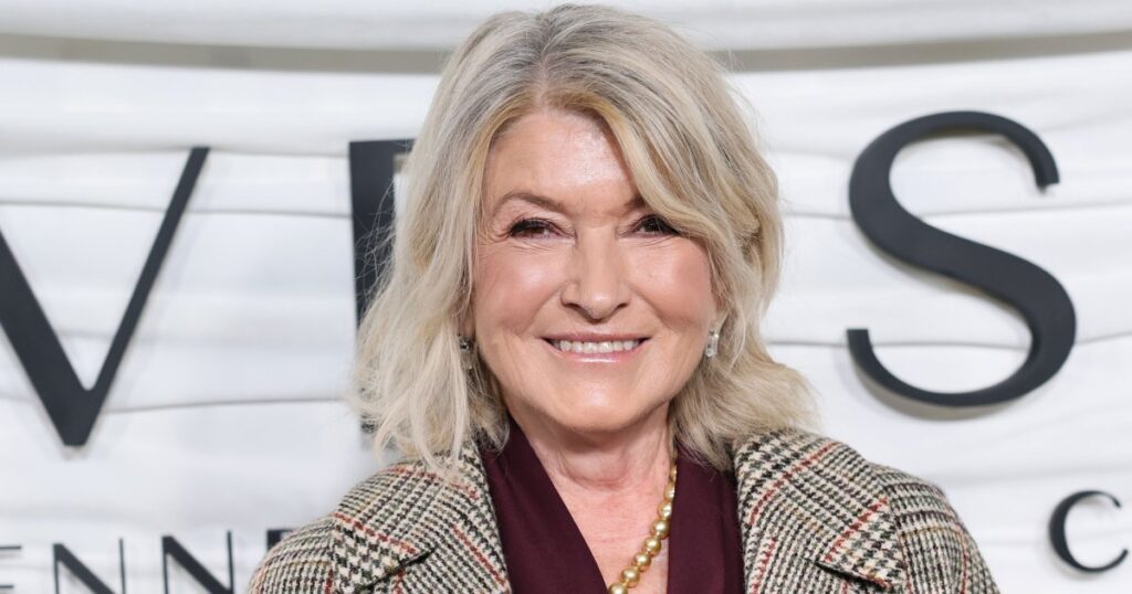 Martha Stewart Used a Gel Eyeliner for her Soft Smokey Eye Look on the Red Carpet Martha Stewart Used a Gel Eyeliner for her Soft Smokey Eye Look on the Red Carpet