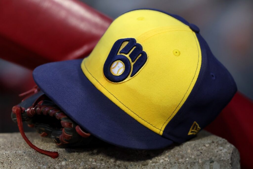White Sox Sign 32-Year-Old Righty After Short Brewers Stint