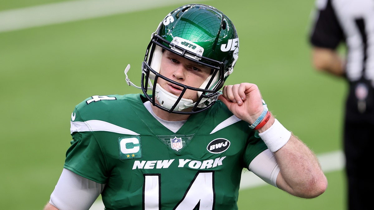 Sam Darnold looks on field