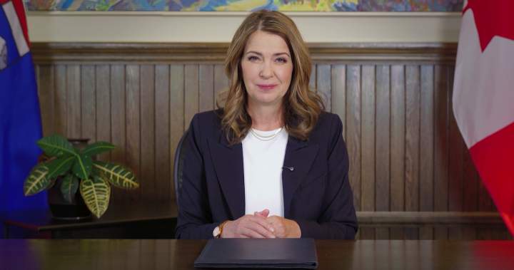 Danielle Smith promises Alberta referendum over immigration, Constitution changes Danielle Smith promises Alberta referendum over immigration, Constitution changes