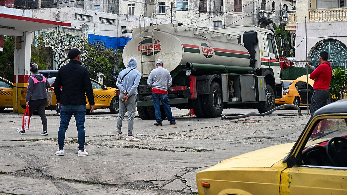 Cuban gas fills up