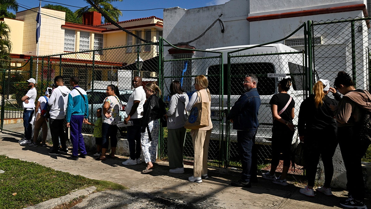 Cubans line up outside Nicaraguan embassy in Havana