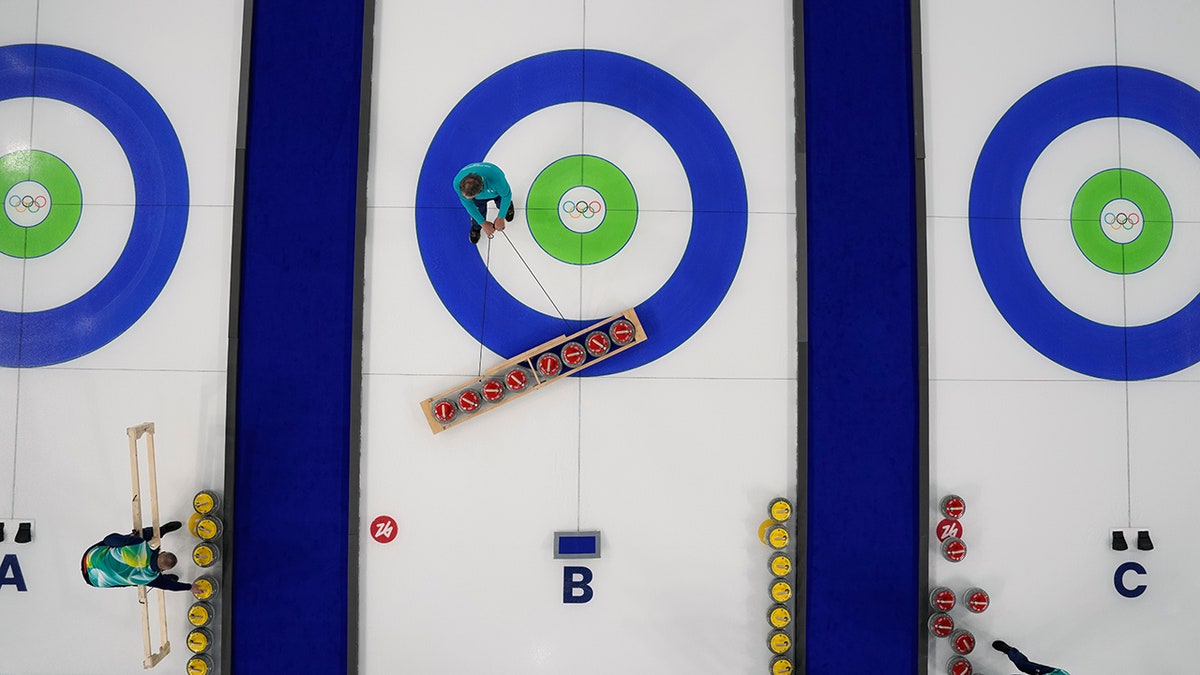 Preparations for the curling competition at the Winter Olympics 
