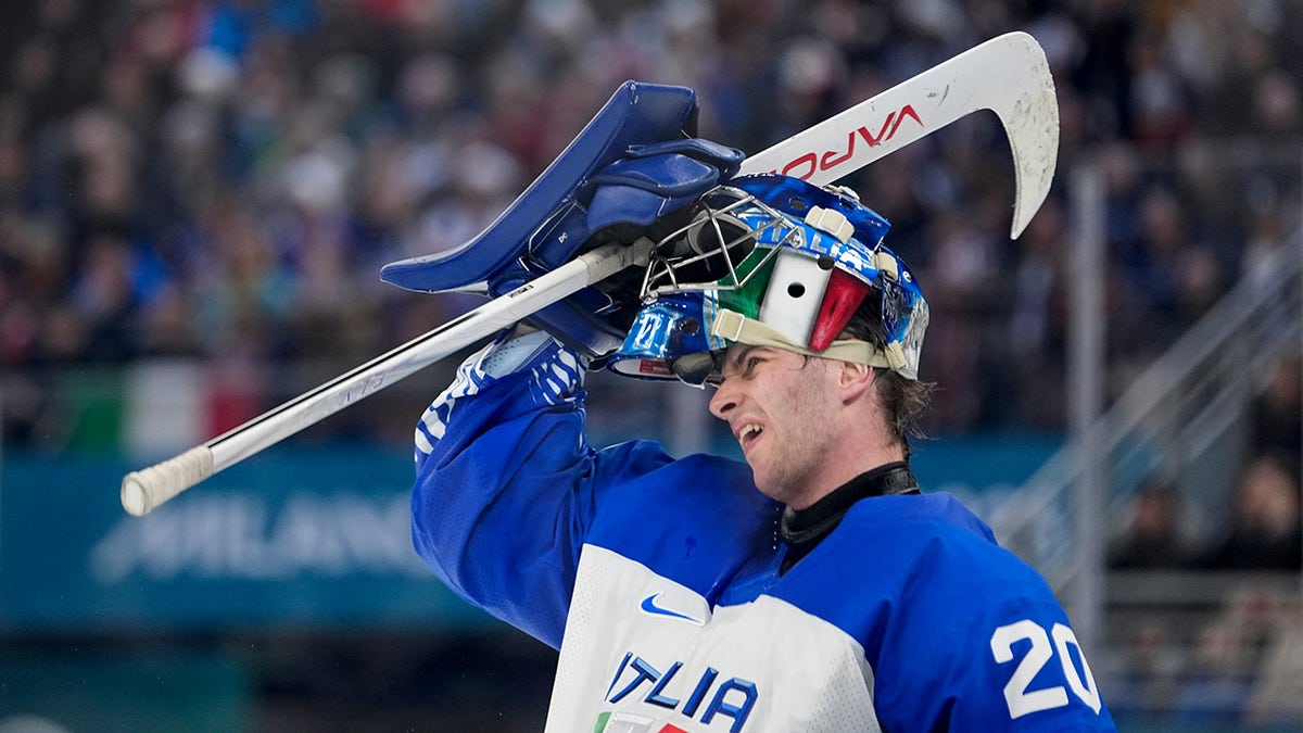 Damian Clara adjusts helmet