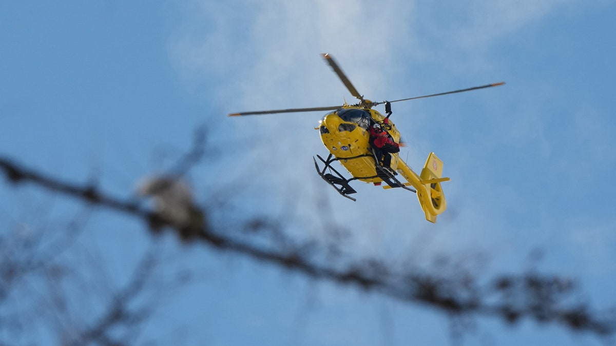 Helicopter picks up Lindsey Vonn