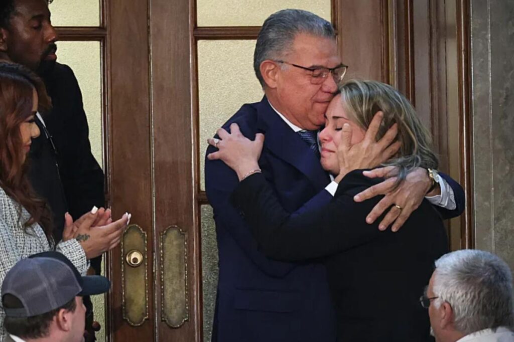 Venezuelan political prisoner held in Maduro’s infamous Caracas jail reunited with niece during State of the Union